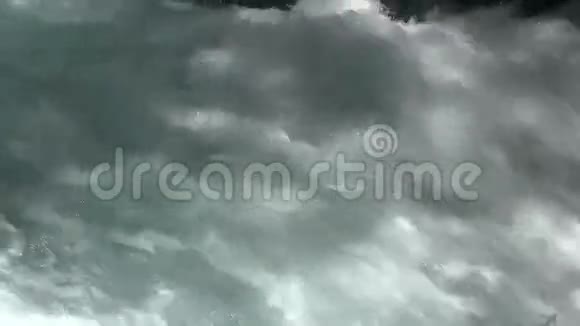 土耳其安塔利亚省Duden瀑布流河视频的预览图