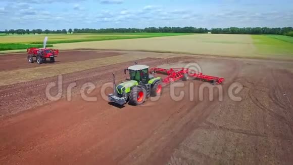 农业车辆工艺耕田农业产业视频的预览图