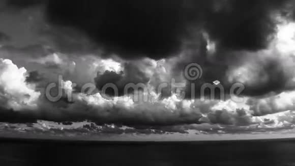 史诗风暴时代黑白云视频的预览图