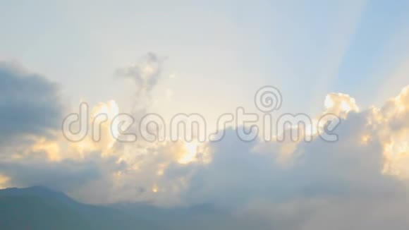 在山上日落格鲁吉亚视频的预览图