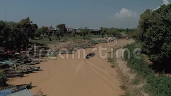 柬埔寨河上浮村潘邦通勒萨普湖视频的预览图