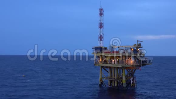 海上油气生产平台视频的预览图