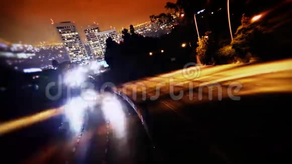 洛杉矶高速公路夜间交通视频的预览图