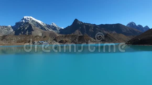 喜马拉雅山上的东京湖视频的预览图