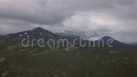 堪察加半岛的克罗诺茨基自然保护区直升机库存录像视频的预览图