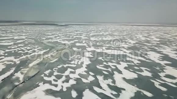 冰冻的湖面视频的预览图
