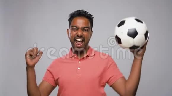印度男子或足球迷视频的预览图