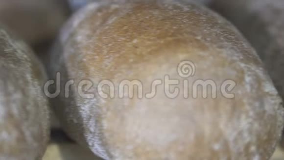 面包店的新鲜烤面包视频的预览图