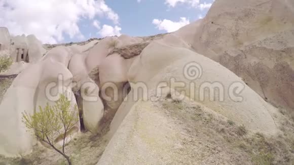 卡帕多西亚山谷峡谷山丘位于戈雷姆国家公园火山山脉之间视频的预览图