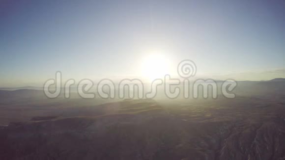 卡帕多西亚山谷峡谷山丘位于戈雷姆国家公园火山山脉之间视频的预览图