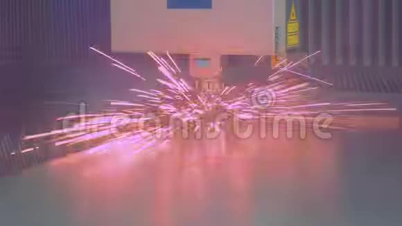 工厂的NC机工厂的数控机床工作视频的预览图
