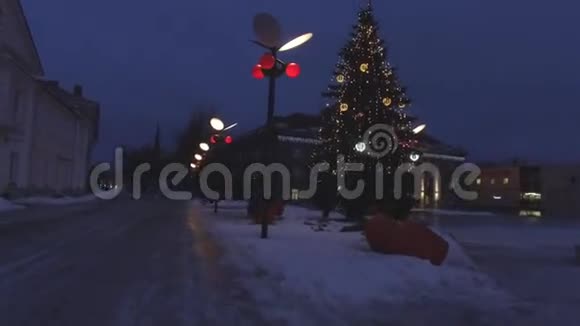 圣诞节晚上装饰街道视频的预览图