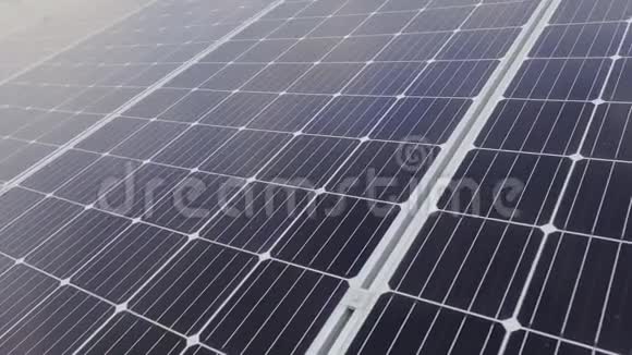 可再生太阳能太阳能电池板特写视频的预览图
