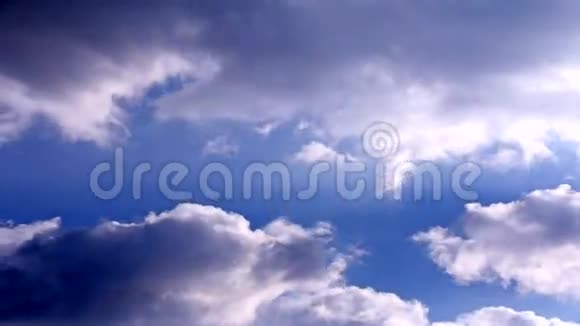 翻滚的云彩时间流逝视频的预览图