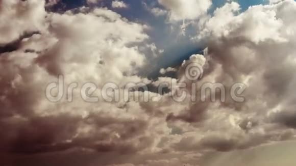 天空中白云的时光流逝片段视频的预览图