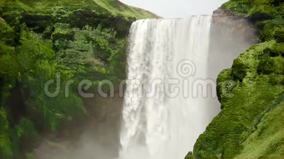 瀑布自然水落视频的预览图