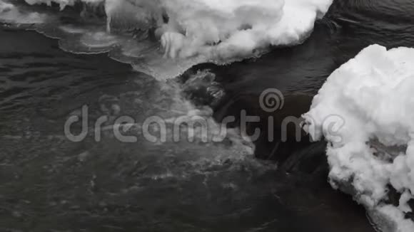 雪冰和水视频的预览图