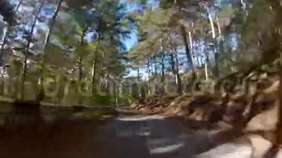 通过混合森林的风景路线GoPro视频的预览图