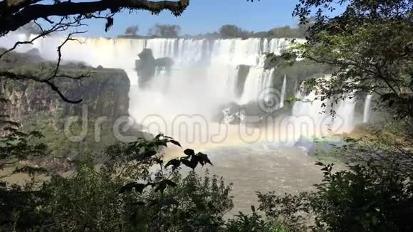 伊瓜苏瀑布的急流声和彩虹声视频的预览图