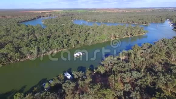 空中观景船度假澳大利亚默里河视频的预览图