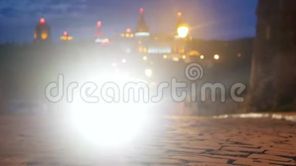 城市灯光路车视频的预览图