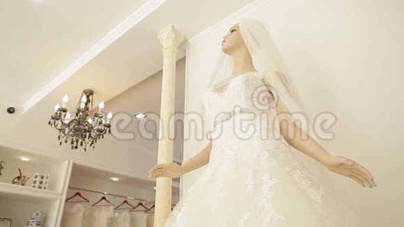 新娘精品店的婚纱视频的预览图