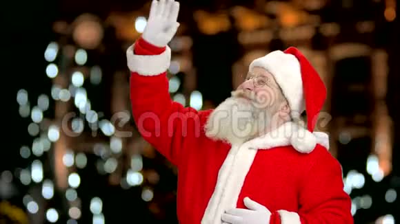 圣诞老人在挥手视频的预览图