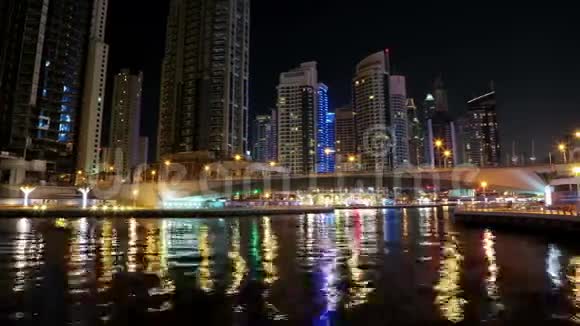 阿拉伯联合酋长国迪拜码头夜间事故视频的预览图