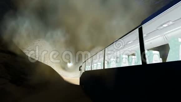 巴士穿过沥青洞视频的预览图