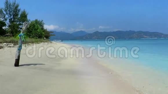 印度尼西亚吉利航空海滩绿松石海视频的预览图