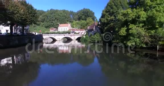 布兰多姆的老石桥视频的预览图
