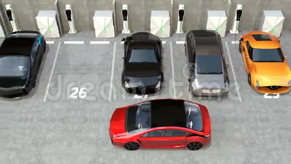 红色电动车驶入停车场设有停车辅助系统视频的预览图