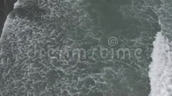 巴厘岛4K无人机飞行海滩海浪视频的预览图