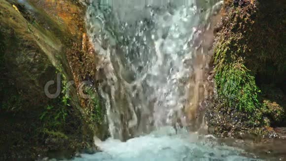 乌克兰克里米亚瀑布JurJur视频的预览图