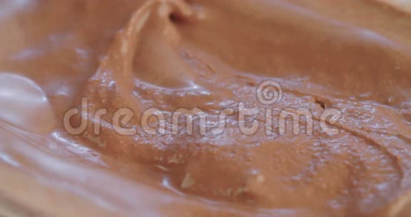 巧克力冰淇淋的范围视频的预览图