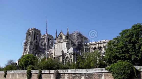 巴黎圣母院火灾后的加固工作视频的预览图