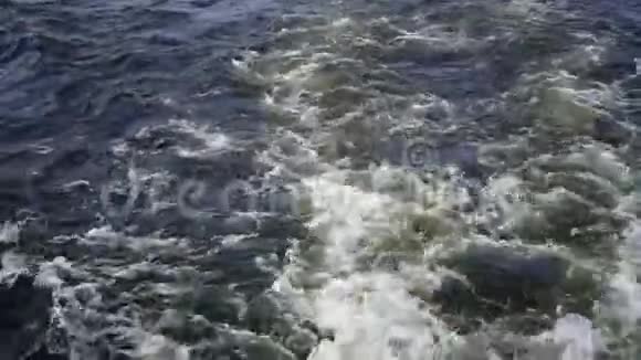 夏季在圣彼得堡的豪华游艇航行视频的预览图