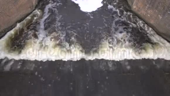 混凝土坝施工过程中河水飞溅视频的预览图
