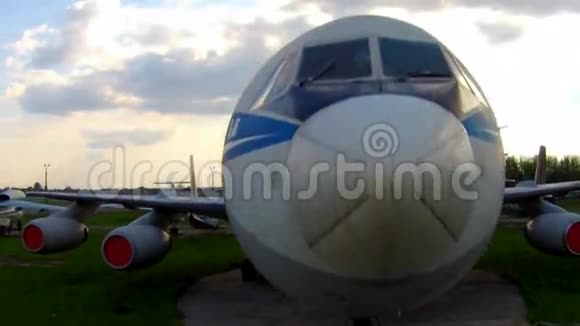 基辅航空博物馆的旧飞机视频的预览图