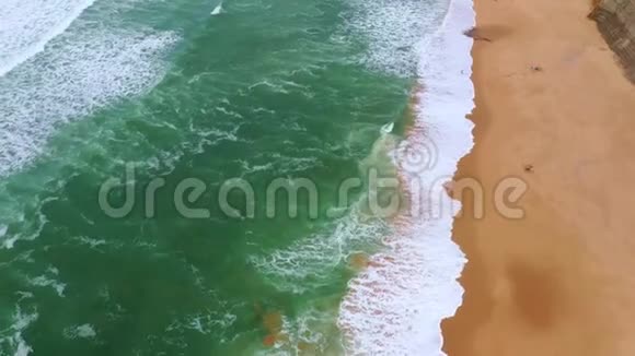 大西洋上美丽的葡萄牙海滩视频的预览图