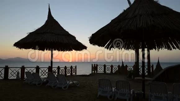 豪华酒店的日出和海滩时间表视频的预览图
