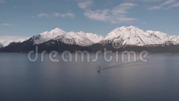 阿拉斯加商业鲑鱼渔船视频的预览图