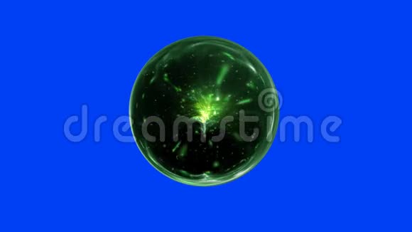 蓝屏背景下的绿色魔法球体旋转视频的预览图