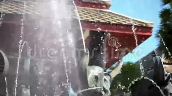 豪华户外喷泉雕塑视频的预览图