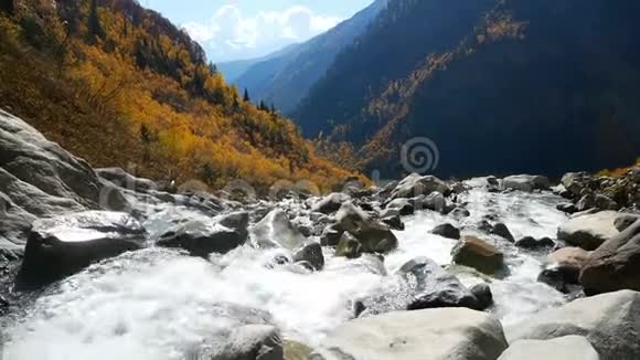 瀑布山河视频的预览图