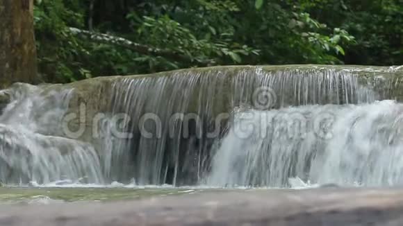 泰国西部的瀑布视频的预览图