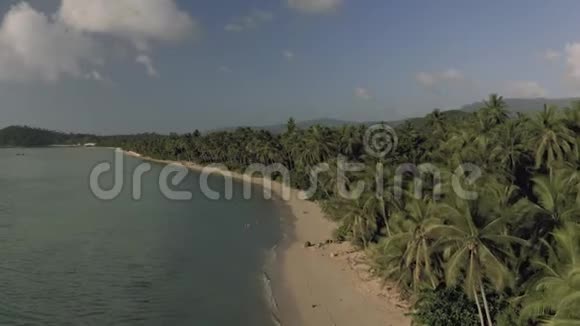 天堂海滩和热带森林4kDrone射击泰国4K视频的预览图