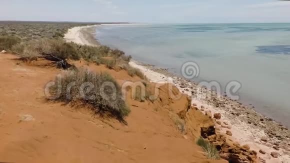 海岸线和海滩拍摄视频的预览图