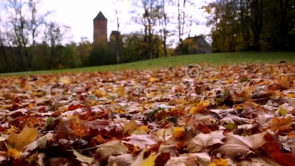 图拉伊达城堡春天锡古尔达拉脱维亚视频的预览图