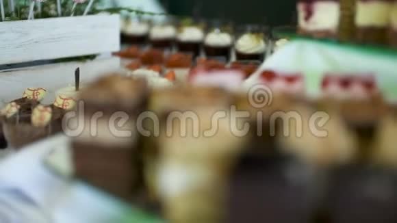 装饰传统蛋糕视频的预览图